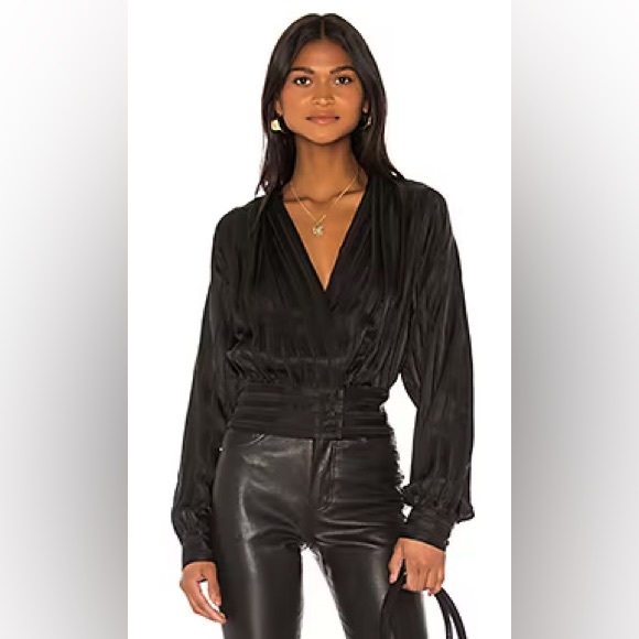 FRAME Overlap Top - Picture 1 of 4